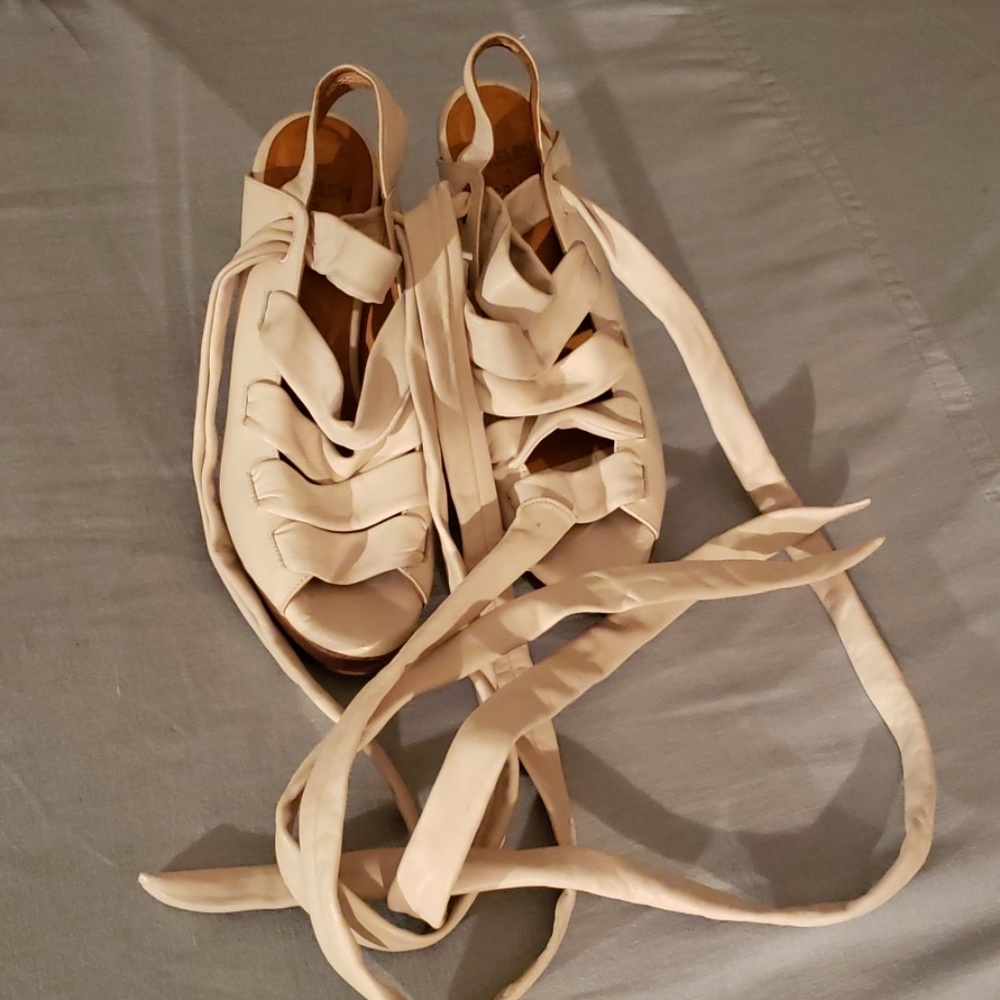 Beautiful  Off white strippy leather  High heels
